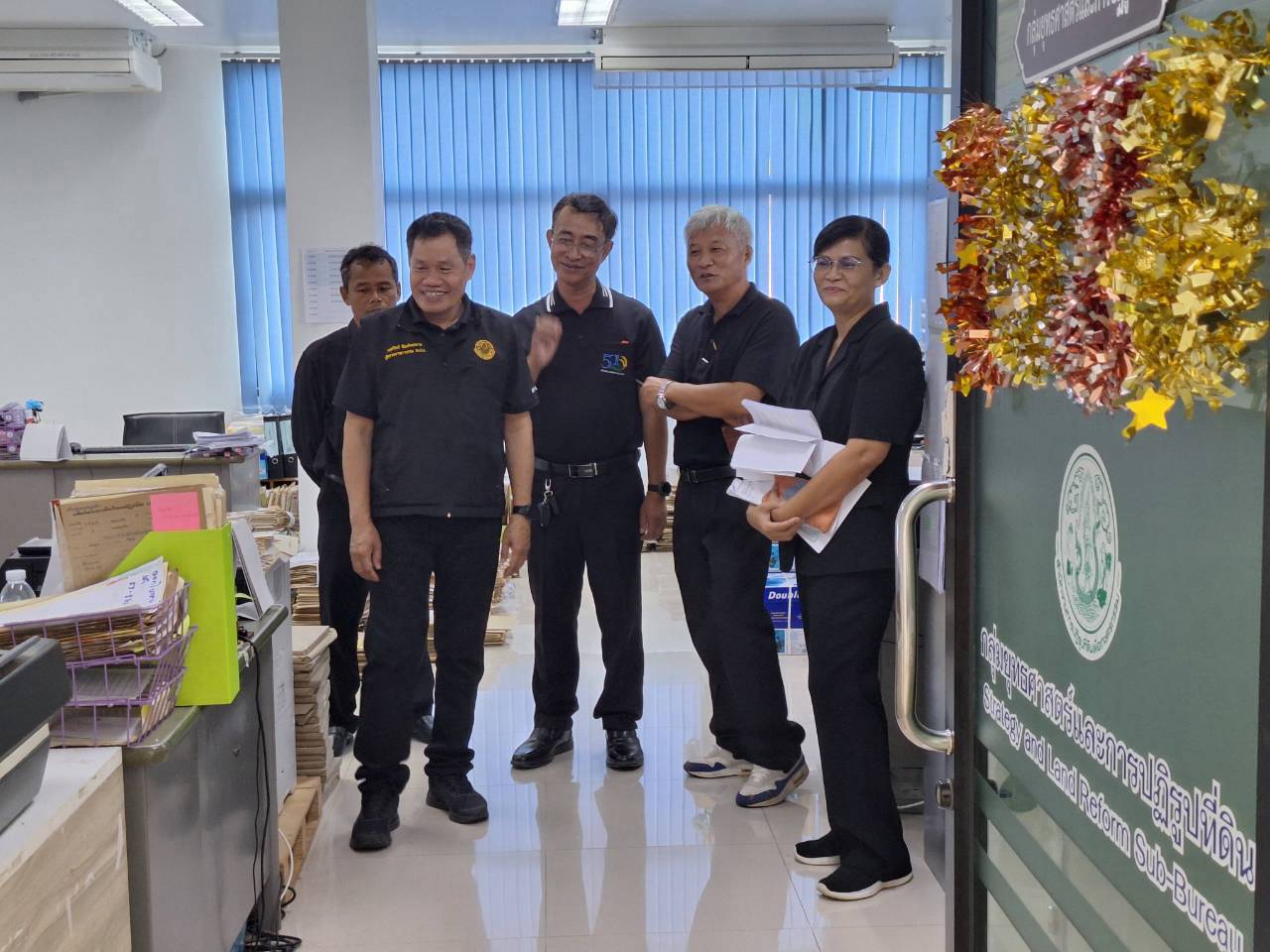 title - ผู้ตรวจราชการ ส.ป.ก. ลงพื้นที่จังหวัดบึงกาฬ ประชุมติดตามความก้าวหน้าผลการดำเนินงาน พร้อมตรวจเยี่ยมให้กำลังใจเกษตรกรต้นแบบผู้นำเกษตรกรรมยั่งยืนในเขตปฏิรูปที่ดิน 